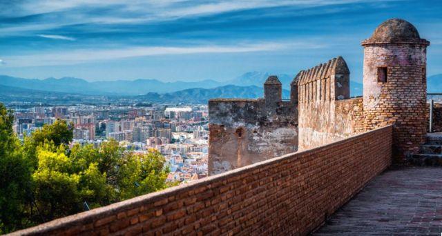 El Castillo de Gibralfaro: Guardian de la Bahía