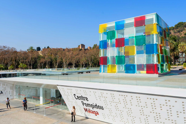 El Centro Pompidou: Modernidad en el Muelle Uno